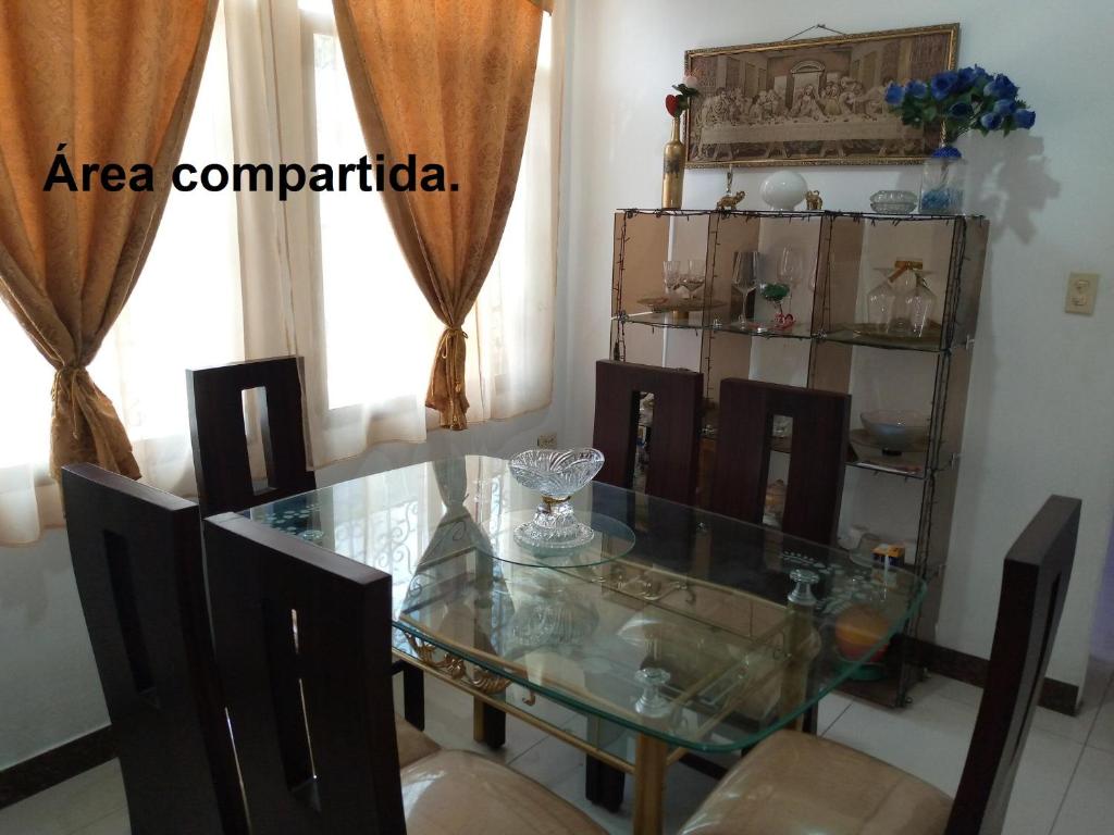 Acuarela del Rio H#2 Cerca Aeropuerto Habitación privada con baño
