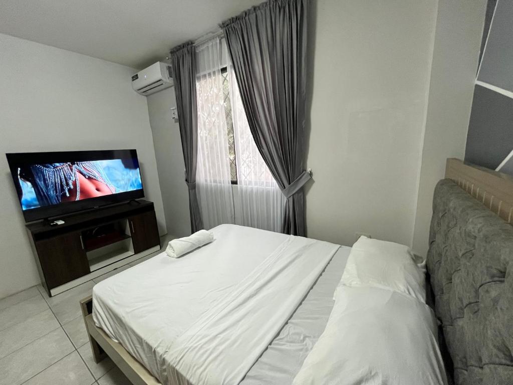 Enorme 3 habitaciones, 7 camas, centro de machala