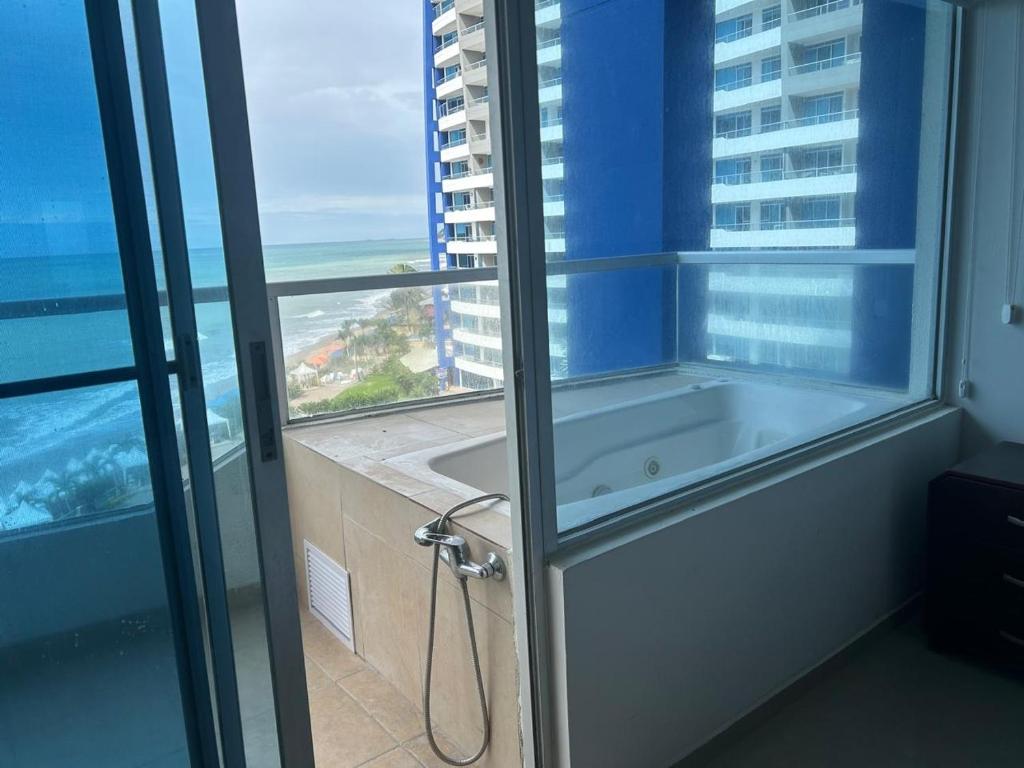 Amplio departamento con vista al mar de 3 cuartos en Diamond Beach