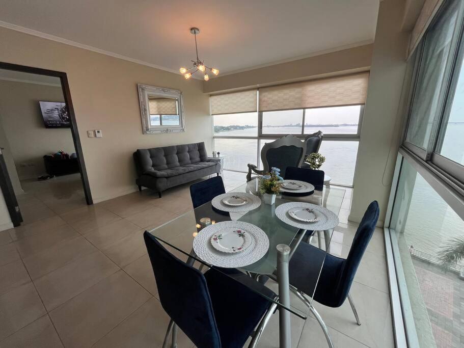 Blue suite en Puerto Santa Ana con vista al rio! cerca al malecon