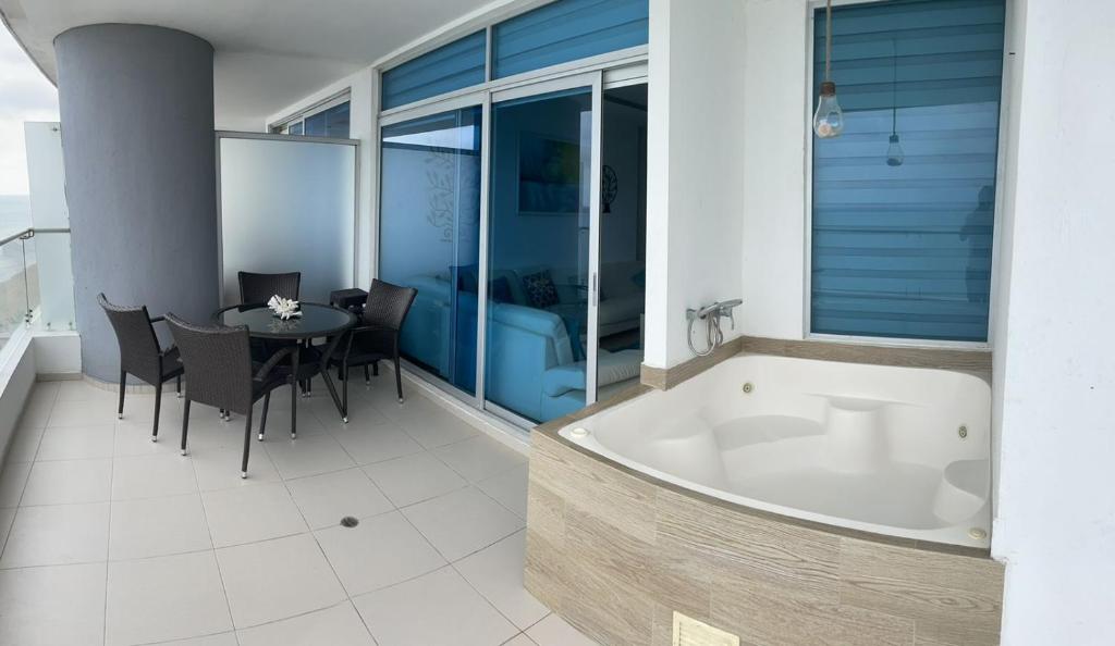 Grand Diamond Beach lujoso departamento frente al mar
