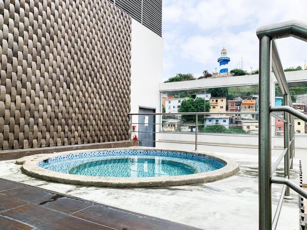 Lujoso Depa con piscina - jacuzzi y vista al rio desde la habitación