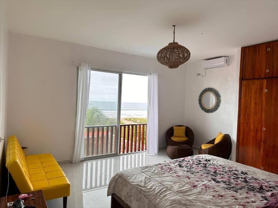 Montañita House, con Piscina Frente al Mar, 25Pers