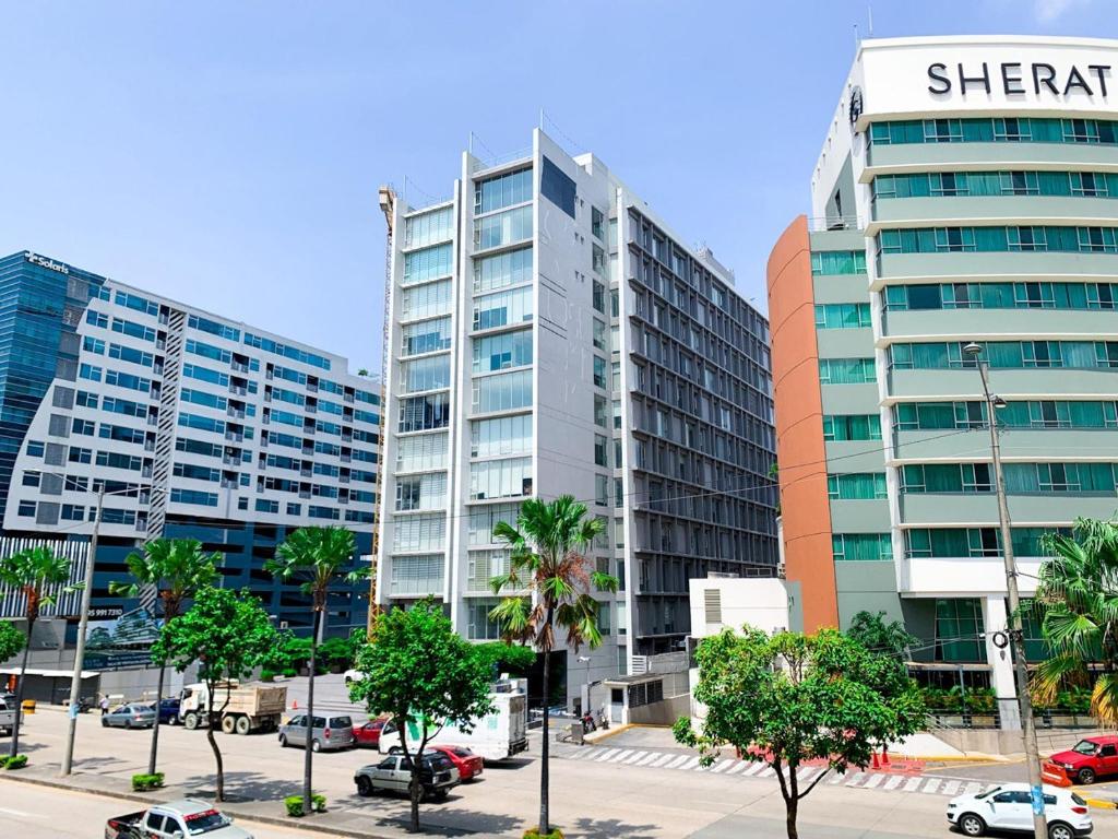 Suite vista a la ciudad, Parqueo, sofa cama, cerca mall del sol